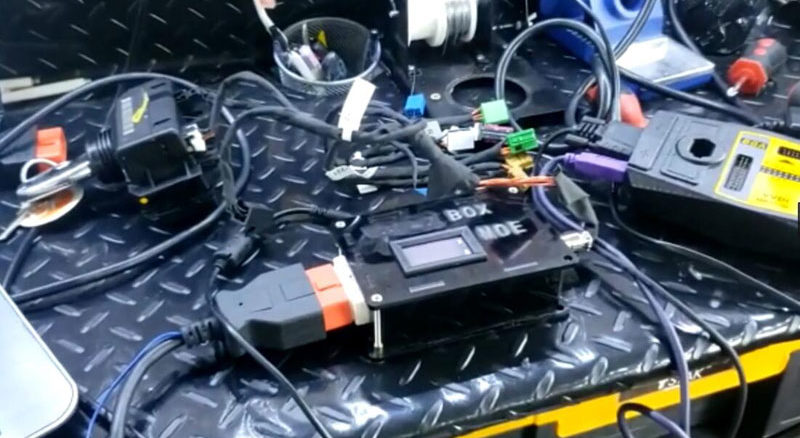 benz-c300-xhorse-mini-elv-emulator-2