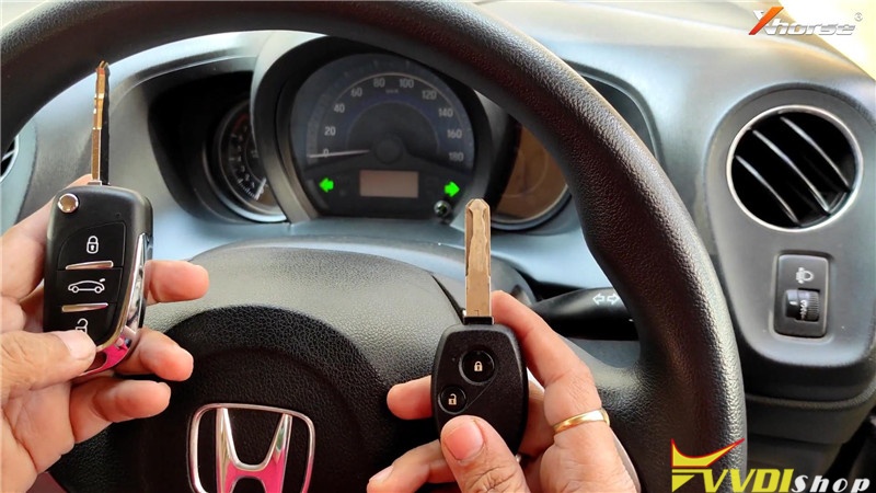 VVDI Key Tool Plus Pad Program Honda Brio ID46 Key Remote (19)